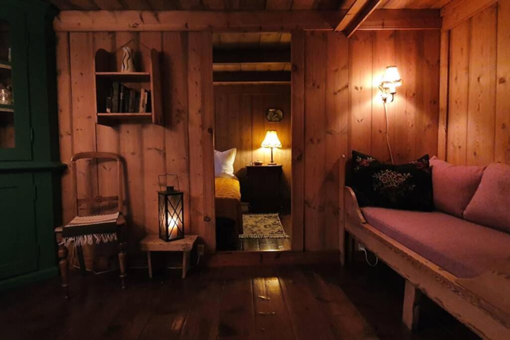Charming And Authentic Heritage Retreat In Kvivik - Right Next To The River Exterior photo