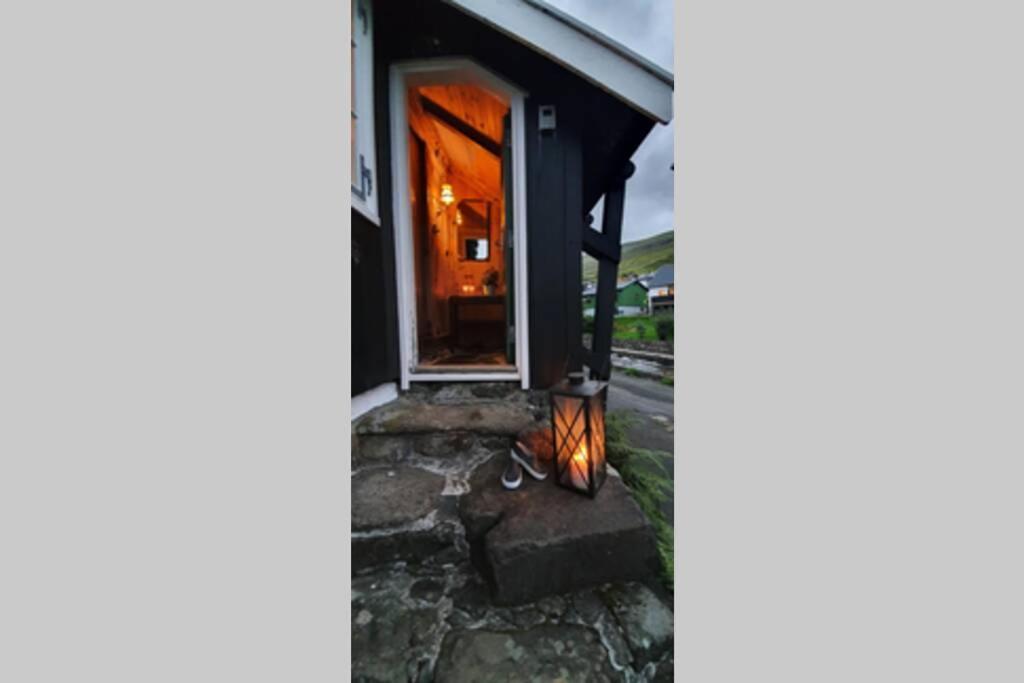 Charming And Authentic Heritage Retreat In Kvivik - Right Next To The River Exterior photo
